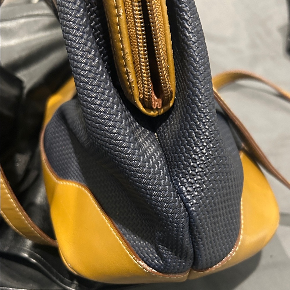 Sylvia Toledano VERY VINTAGE Tan and Black Satchel well loved. - Picture 6 of 8